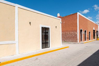 Keşişlerin yolundaki eski evler, Valladolid, Yucatan, Meksika