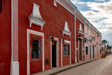 Keşişler Yolu, Valladolid, Yucatan 'ın eski evleri