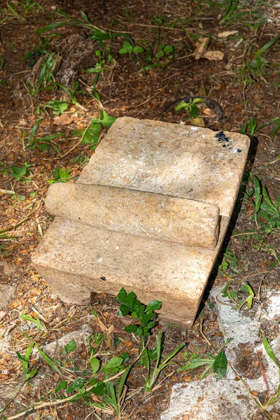 stock image Mayan woman grinding corn in a mexican metate, Yucatan, Mexico