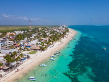 Puerto Morelos, Meksika 'nın insansız hava aracı görüntüsü
