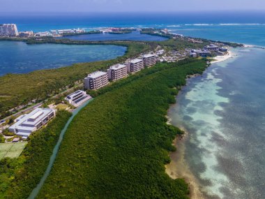 Punta Nizuc 'tan İHA görüntüsü, Cancun, Meksika' da Otel Bölgesi
