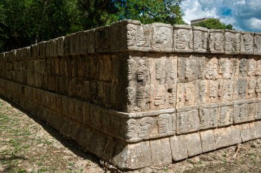 Tzompantli kafatası duvarı Chichen Itza, Meksika