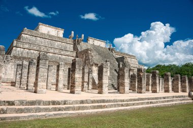 Chichen Itza'daki Savaşçılar Tapınağı