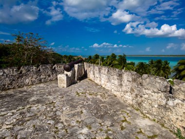 Quintana Roo 'daki Saint Felipe de Bacalar Kalesi manzarası
