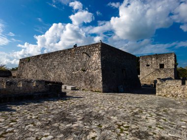 Quintana Roo 'daki Saint Felipe de Bacalar Kalesi manzarası