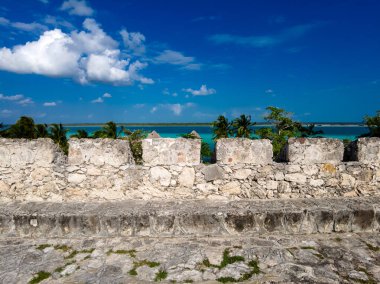 Quintana Roo 'daki Saint Felipe de Bacalar Kalesi manzarası