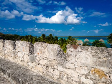 Quintana Roo 'daki Saint Felipe de Bacalar Kalesi manzarası