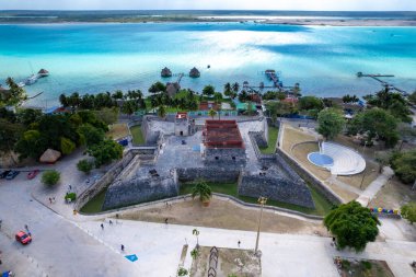 Quintana Roo 'daki Saint Felipe de Bacalar Kalesi manzarası