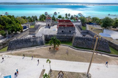 Quintana Roo 'daki Saint Felipe de Bacalar Kalesi manzarası