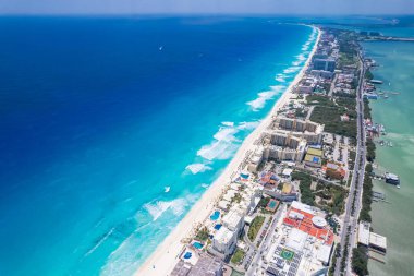 Meksika 'daki Cancun Otel Bölgesi' nin insansız hava aracı görüntüsü