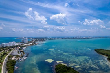 Cancun Otel Bölgesi 'nin havadan görünüşü