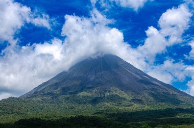 Kosta Rika 'daki Arenal Volkanı manzarası