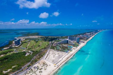 Cancun Otel Bölgesi 'nin havadan görünüşü