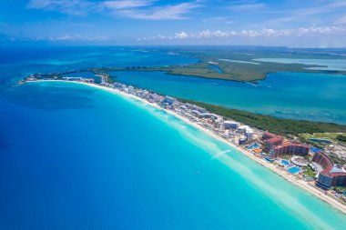 Cancun Otel Bölgesi 'nin havadan görünüşü