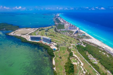 Cancun Otel Bölgesi 'nin havadan görünüşü