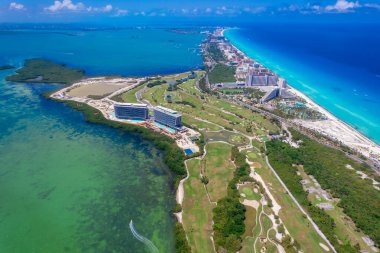 Cancun Otel Bölgesi 'nin havadan görünüşü