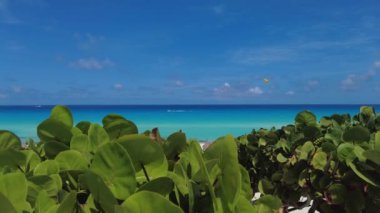 Meksika 'daki Dolphins Sahili' nden Cancun 'un hava görüntüsü.