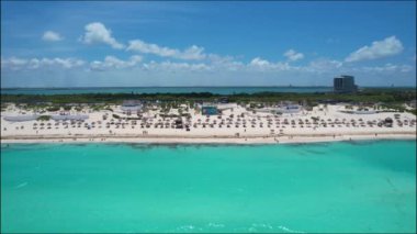 Meksika 'daki Cancun Otel Bölgesi' nin havadan görünüşü