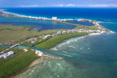 Punta Nizuc 'un Cancun' daki insansız hava aracı görüntüsü
