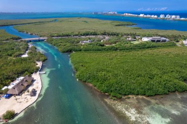 Punta Nizuc 'un Cancun' daki insansız hava aracı görüntüsü