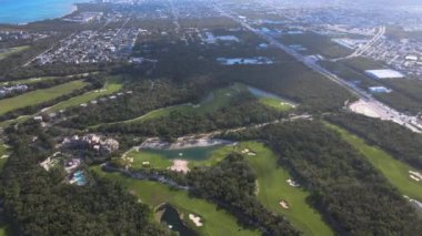 Karayip golf sahasının havadan görünüşü