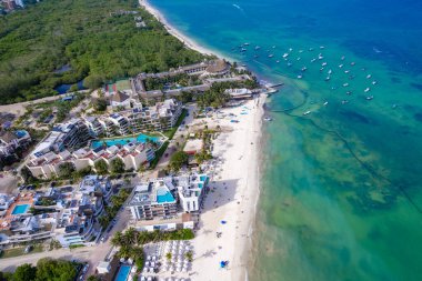 Playa del Carmen 'deki sahil şeridinin insansız hava aracı görüntüsü