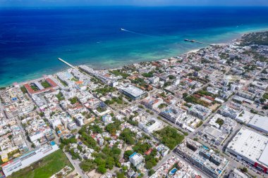 Playa del Carmen 'deki sahil şeridinin insansız hava aracı görüntüsü