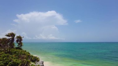 Güneşli bir günde Puerto Morelos 'un hava manzarası