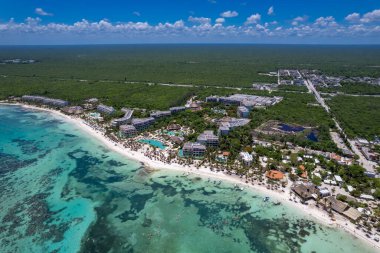Akumal Körfezi drone görüntüsü, Riviera Maya, Meksika