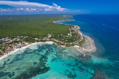 Akumal Körfezi drone görüntüsü, Riviera Maya, Meksika