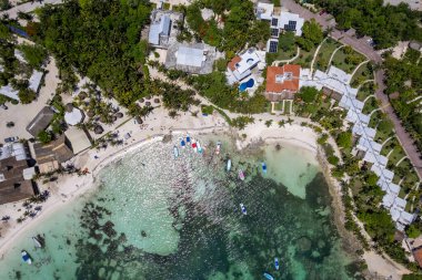 Akumal Körfezi drone görüntüsü, Riviera Maya, Meksika