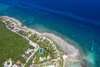 Akumal Körfezi drone görüntüsü, Riviera Maya, Meksika