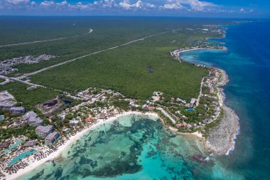 Akumal Körfezi drone görüntüsü, Riviera Maya, Meksika