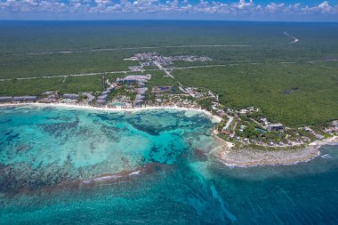 Akumal Körfezi drone görüntüsü, Riviera Maya, Meksika