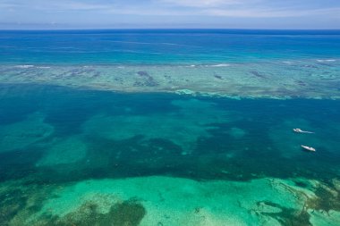 Güneşli bir günde Puerto Morelos 'un hava manzarası