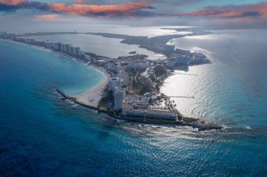 Punta Cancun 'un Sunset' teki İHA görüntüsü