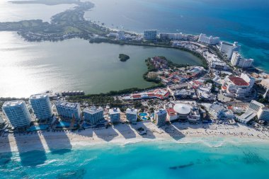 Cancun 'da Playa Forum üzerinde sakin bir günbatımı