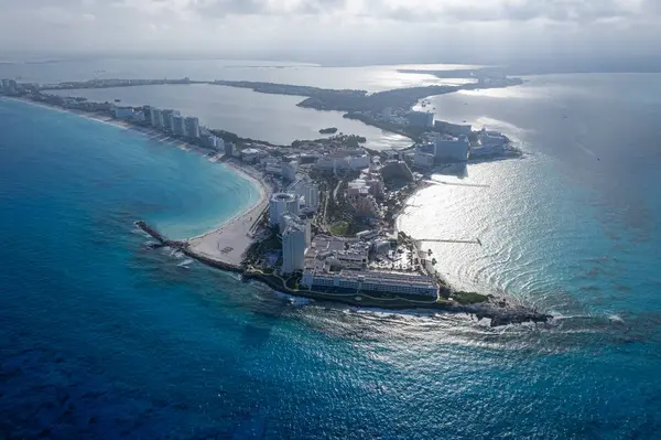 Punta Cancun, Meksika 'nın havadan görünüşü