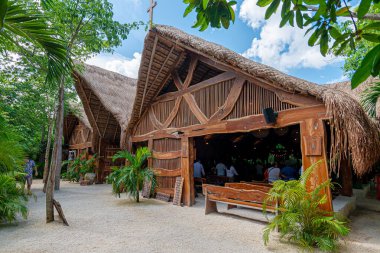 Cancun ormanının derinliklerinde, Meryem Ana 'nın Knots Tapınağı meditasyon, dua ve yansıma için huzurlu bir cennettir.