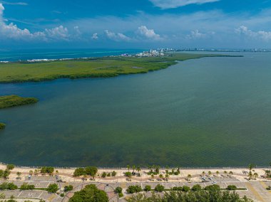 Meksika, Cancun 'daki Malecon Tajamar' ın insansız hava aracının çarpıcı görüntüsü.,