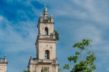 San Ildefonso Katedrali 'nin ebedi güzelliğini keşfedin. Merida, Yucatan' ın kalbinde ikonik bir koloni simgesi.