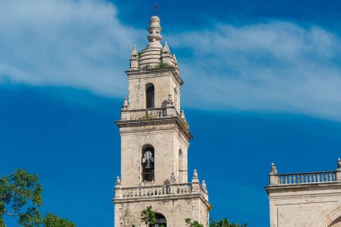 San Ildefonso Katedrali 'nin ebedi güzelliğini keşfedin. Merida, Yucatan' ın kalbinde ikonik bir koloni simgesi.