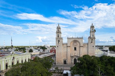 San Ildefonso Katedrali 'nin ebedi güzelliğini keşfedin. Merida, Yucatan' ın kalbinde ikonik bir koloni simgesi.