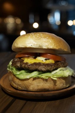 Kömürlü ızgara Burger Lezzeti