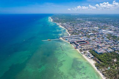 Playa del Carmen 'deki sahil şeridinin insansız hava aracı görüntüsü