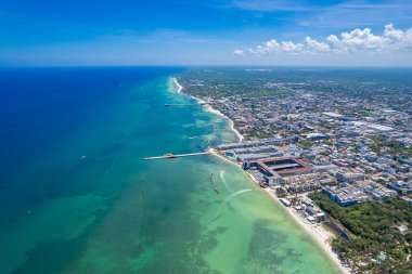 Playa del Carmen 'deki sahil şeridinin insansız hava aracı görüntüsü