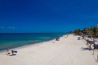 Playa del Carmen 'deki sahil şeridinin insansız hava aracı görüntüsü