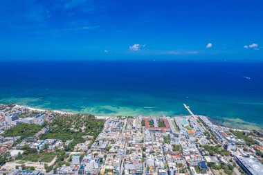 Playa del Carmen 'deki sahil şeridinin insansız hava aracı görüntüsü