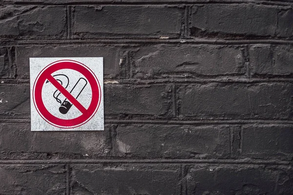 Black Brick Wall Smoking Sign Smoking Bad Habit Nicotine Addiction — Stock Photo, Image