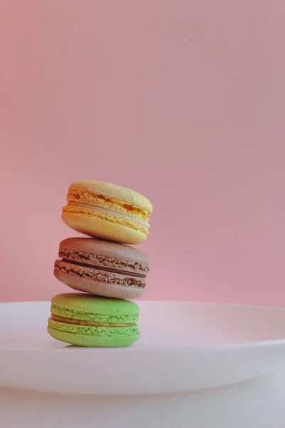 Многоцветные Макароны Две Половины Нежное Французское Печенье Кофейный Десерт Печенье — стоковое фото